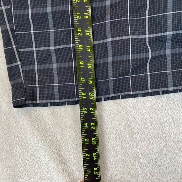 PGA Tour Mens Golf Shorts Size 36 Black & Gray Plaid Polyester Lightweight & Com - Picture 3 of 10